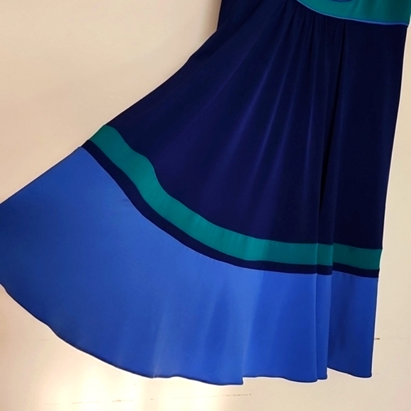 Laundry by Shelli Segal - Picture 6 of 12